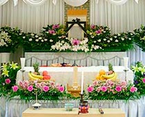 お葬式の花祭壇の写真